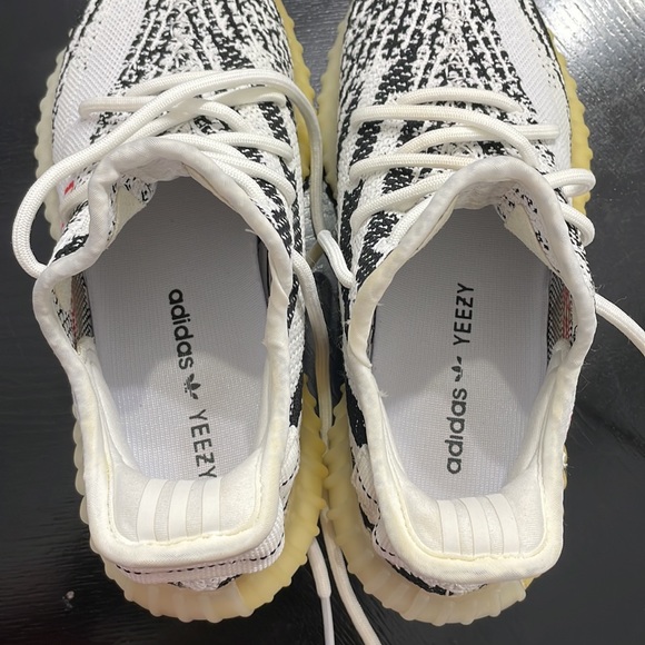 ✨YEEZY BOOST 350 V2 ADIDAS ORIGINALS - 8.5 women - Picture 9 of 10